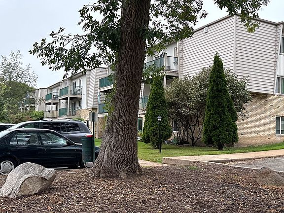 2nd image of 2424 Independence Ln Unit 1