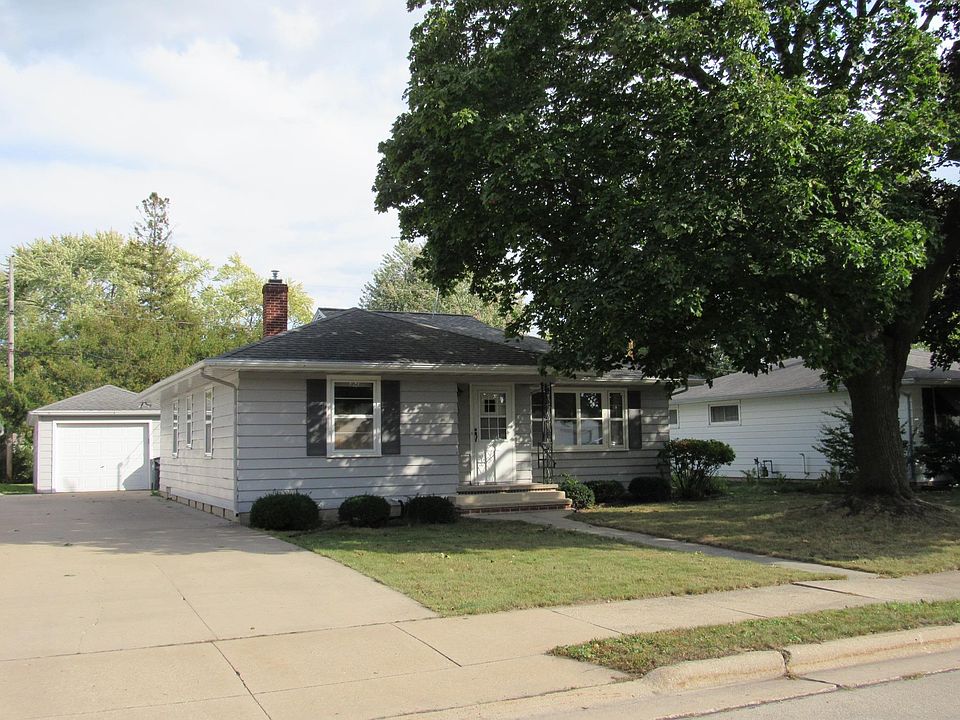 858 Maple St, Neenah, WI 54956 Zillow