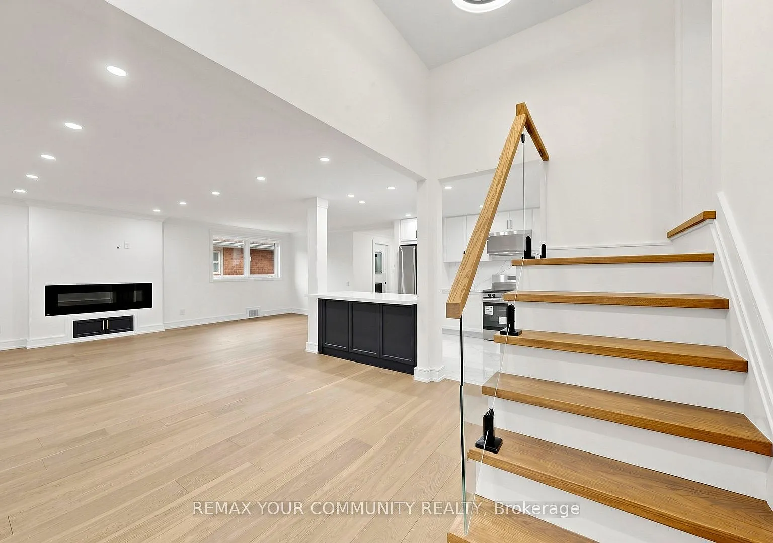6 bed, $5,500 — Photo 1