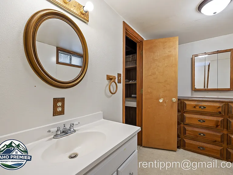 211 Walnut St — Photo 15