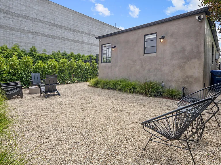 526 Victoria Ave — Photo 22