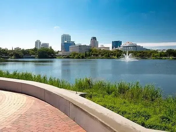 701 Mirror Lake Dr N, Saint Petersburg, FL