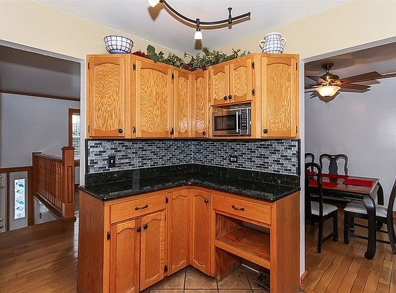 5th image of 967 Shorewood Dr