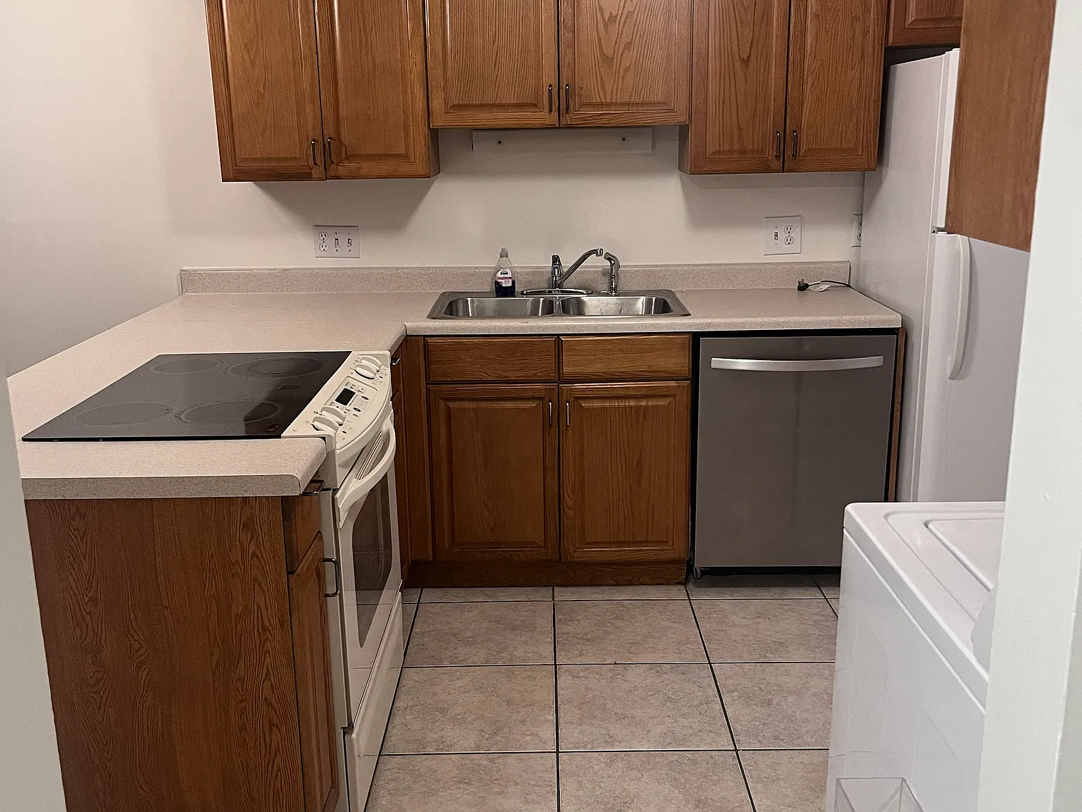 3 bed, 1.5 bath, 1250 sqft, $1,950 — Photo 2