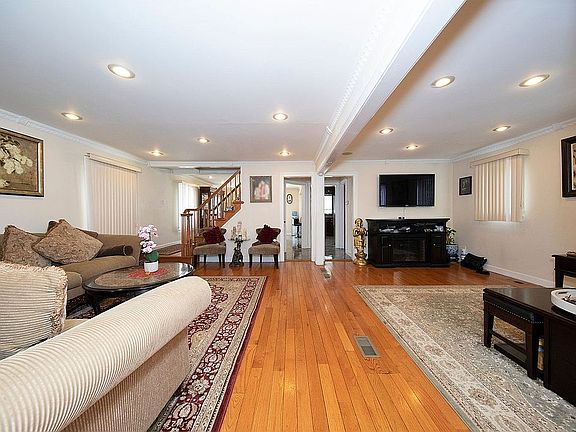 4th image of 263-10 83rd Ave