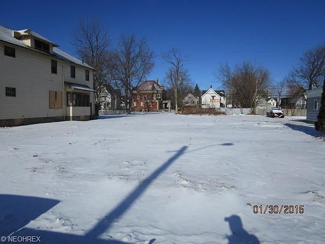 1st image of 320 W 10th St