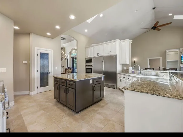 107 Monterey Dr — Photo 6