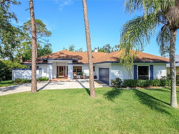 2nd image of 990 SW Hunt Club Cir