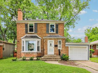 8646 Harms Rd, Skokie, IL 60077