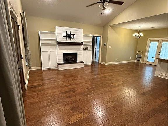 4th image of 5716 Southside Dr