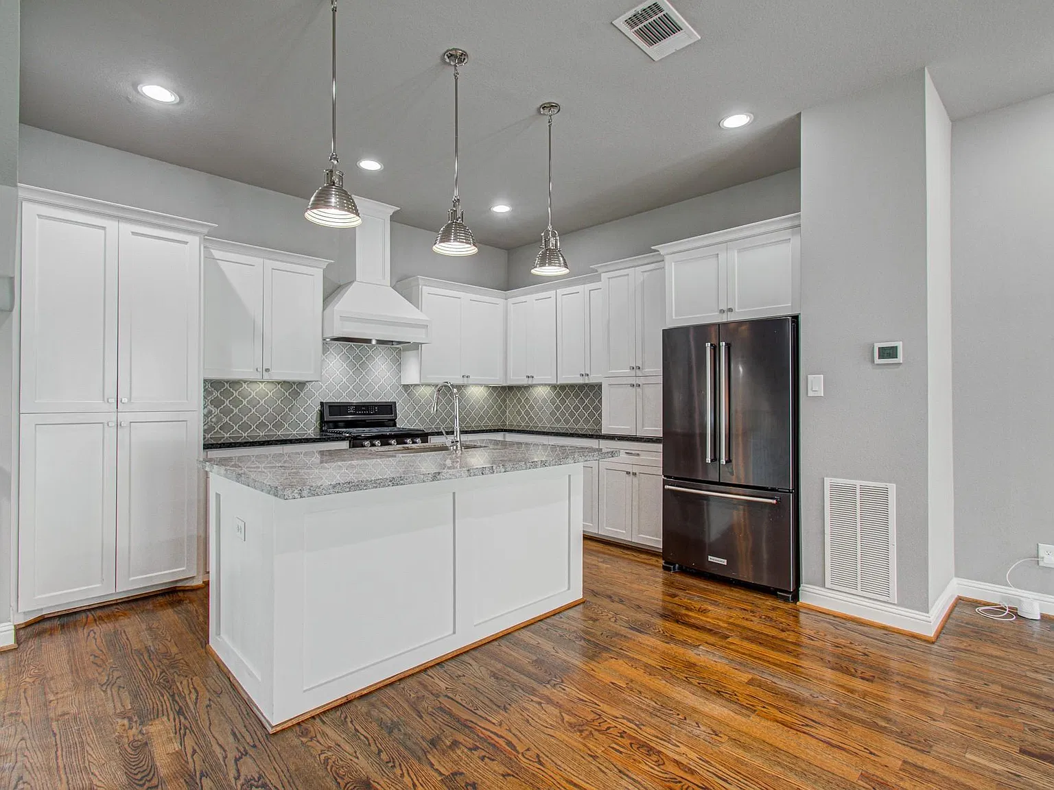 3 bed, 3.5 bath, 2059 sqft, $2,900 — Photo 3