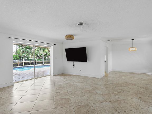 3rd image of 1460 NE 55th Street