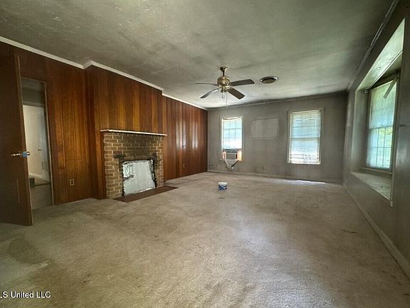 4th image of 102 Evelyn St