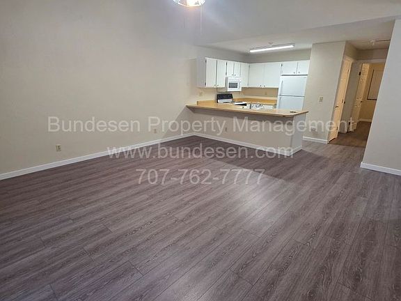 3rd image of 27 Arbor Ct