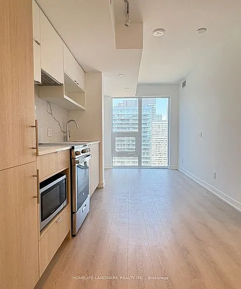 100 Queen St E #3112 — Photo 2