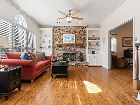 5th image of 505 Crestway Cir