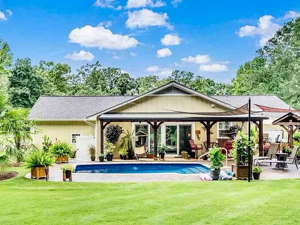 3043 Lone Oak Rd, Bessemer, AL 35023