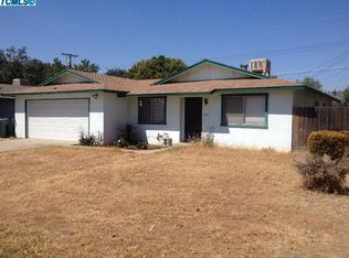 1049 N Stover St, Visalia, CA 93292