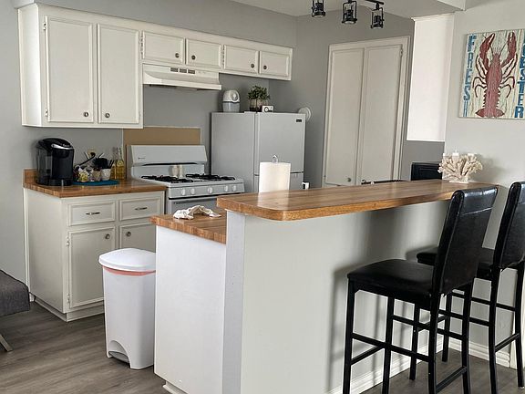 Fully stocked kitchen. Gas stove