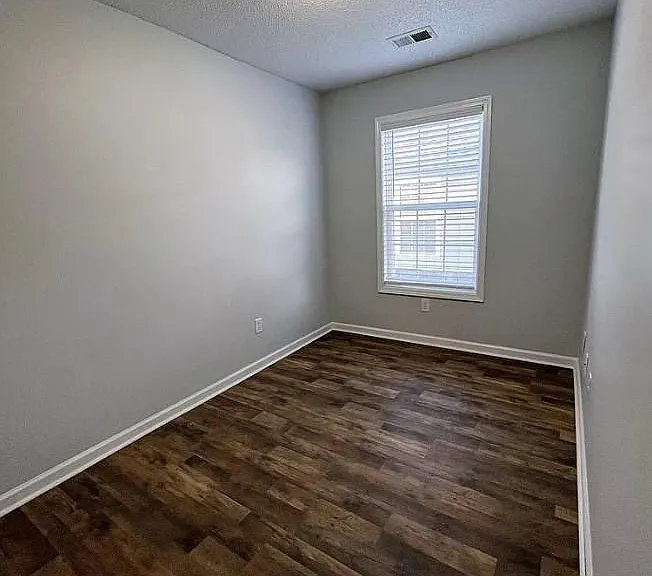 313 Castleburg Ln — Photo 20
