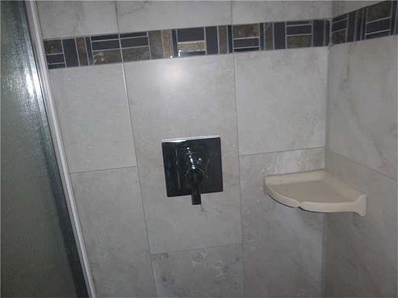 5th image of 4676 SW 37th Ave