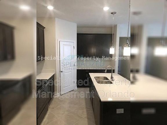 3rd image of 10234 Lovegrass Ln