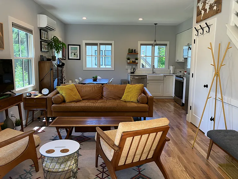134-10 Tacoma Cir — Photo 2