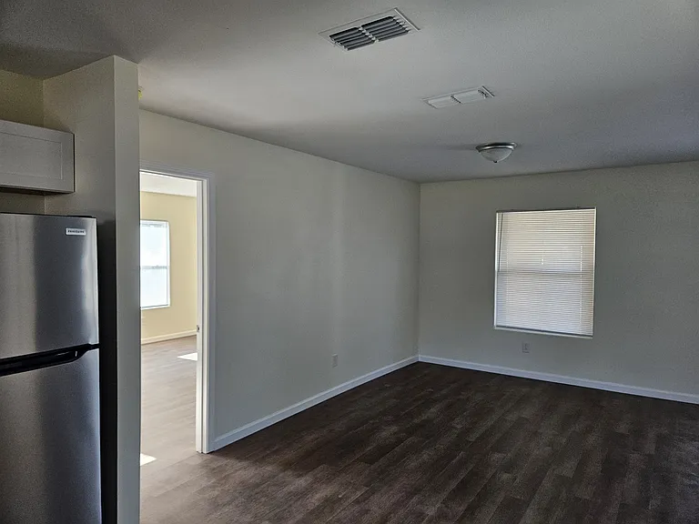 302 N Main St — Photo 9