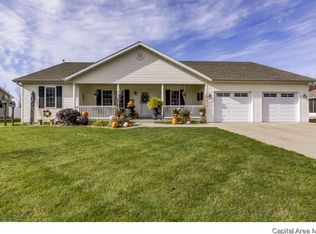 617 S 7th St, Girard, IL 62640