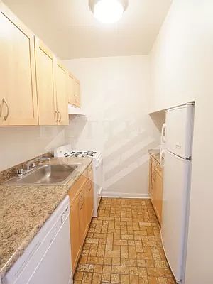 4th image of 516 E 86th St APT 4B