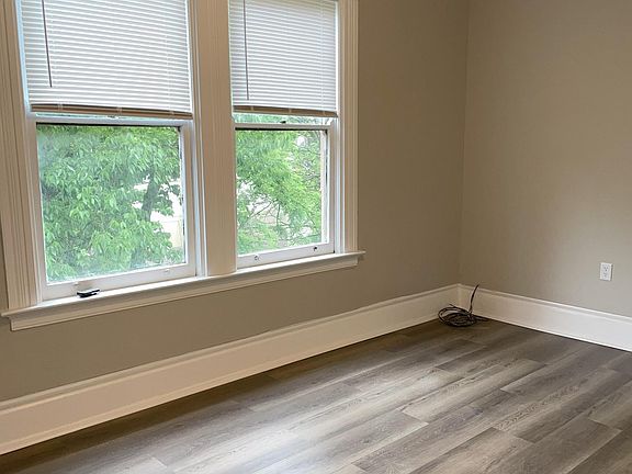5th image of 2215 Park Ave #2B