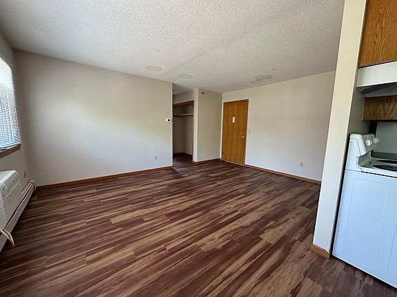 3rd image of 2025 Emerson Ave N #12