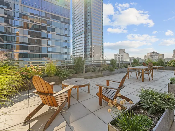 365 Bridge Street image 12 of 14