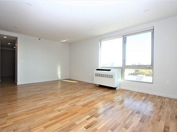 2nd image of 482 Franklin Ave APT 8C