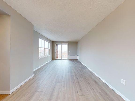 4th image of 40 Oceana Dr #9D