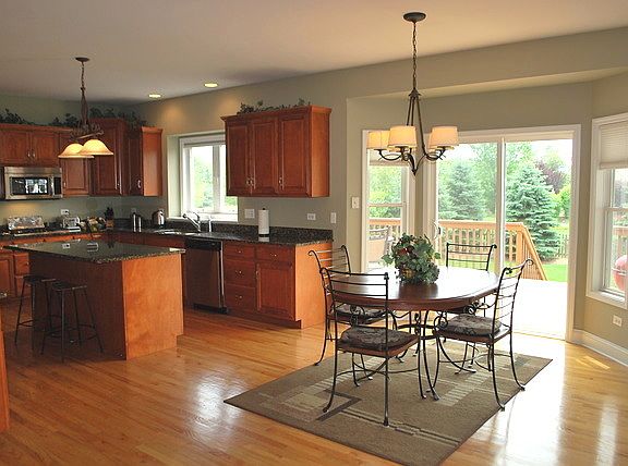 4th image of 22833 Weinhold Dr