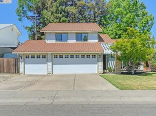 35 Pebble River Cir, Sacramento, CA