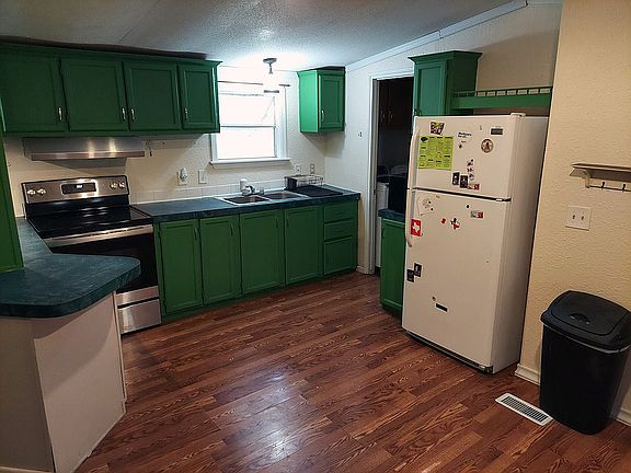 3rd image of 395 N Fannin St