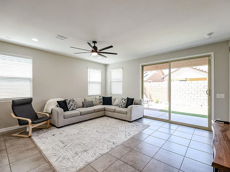 8924 W Bethany Heights Dr — Photo 11