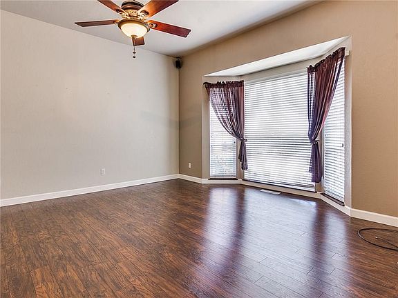 5th image of 1100 NE 10th Ct
