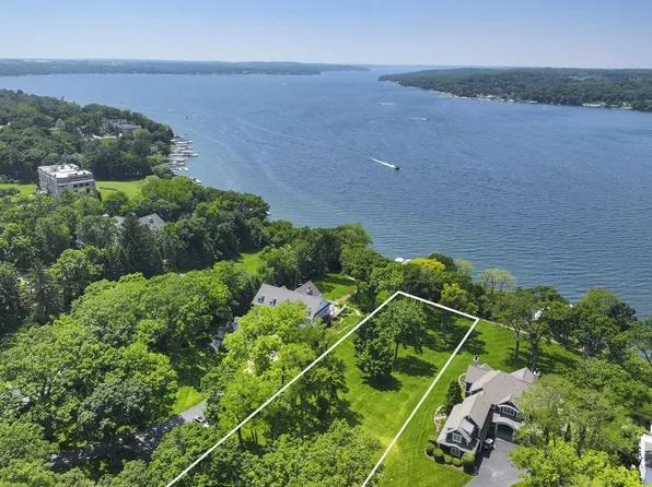 630 S Lake Shore Dr, Lake Geneva, WI 53147