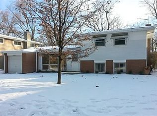 911 S Tower Ln, Mount Prospect, IL 60056