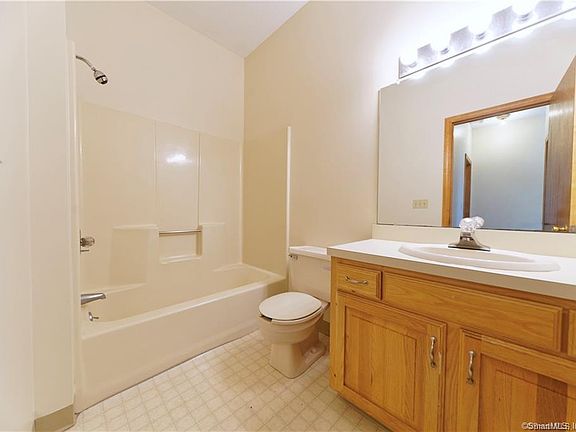 5th image of 107 Ivy Ln