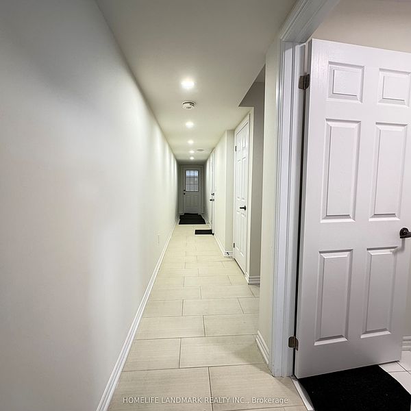 Markham Townhouse for rent - 3 Bedrooms — photo 2