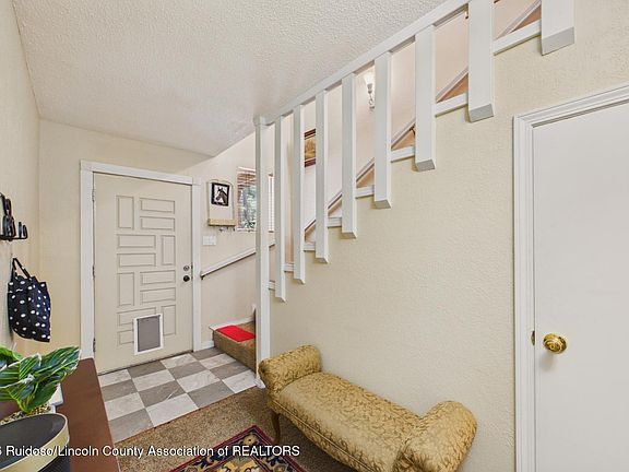 3rd image of 1040 Mechem Dr APT 6