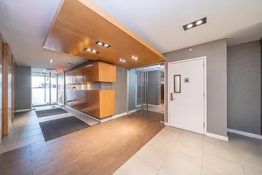 Entry / hallway thumbnail