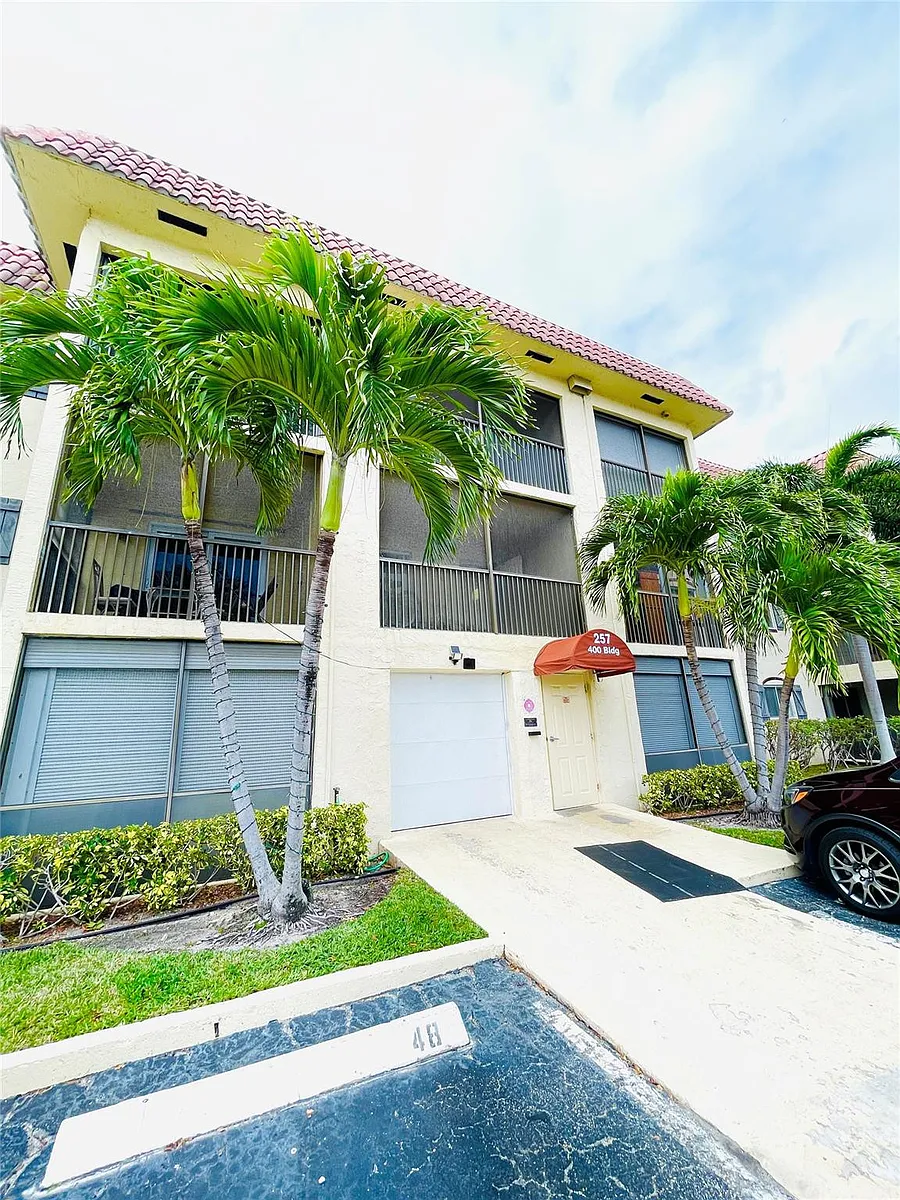 Building Photo - 257 S Cypress Rd #414