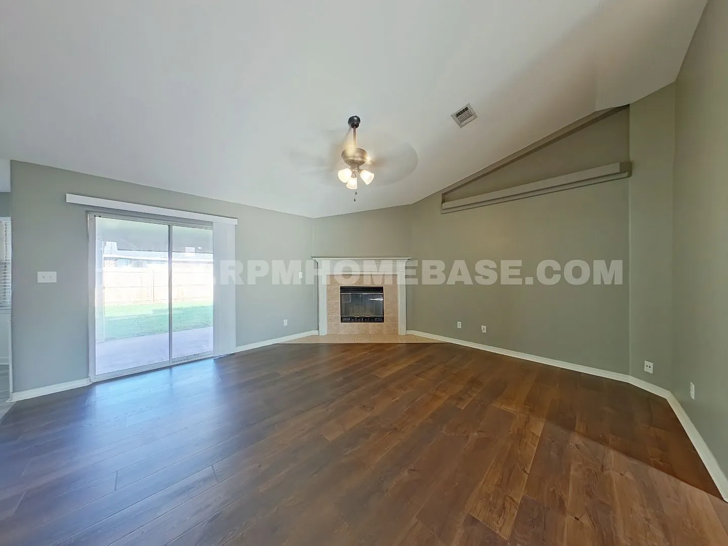 Charming 3-Bedroom Home in the Hidden Estates Community of Navarre — Photo 3
