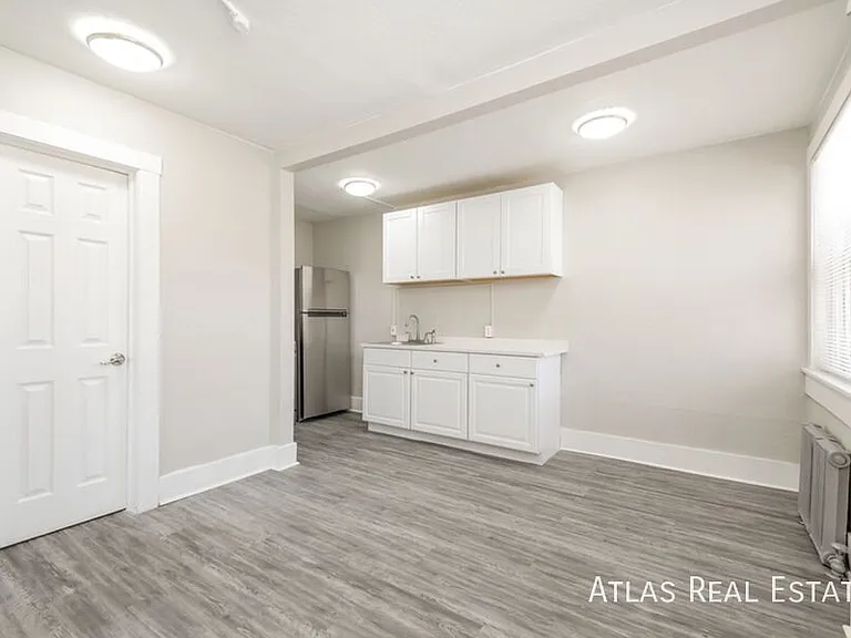 970 N Pearl St #10 — Photo 4