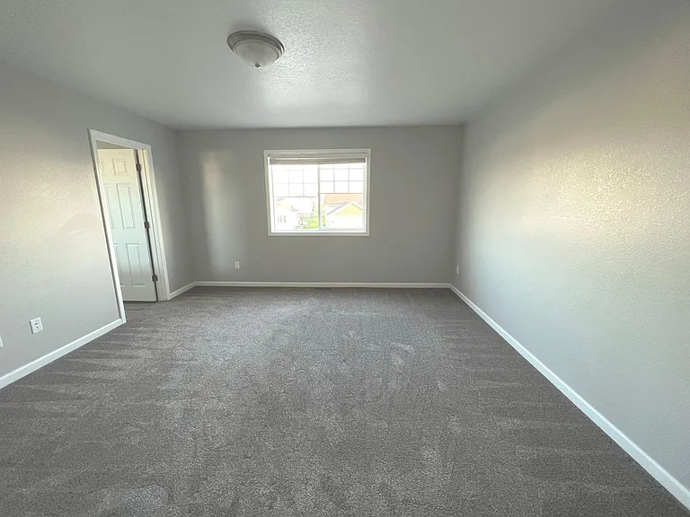 820 Cathy Dr W — Photo 8